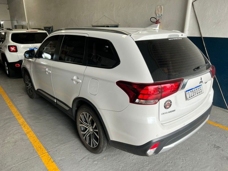 Mitsubishi OUTLANDER COMFORT PACK 2.0 2018 CARSUL VEÍCULOS LAJEADO / Carros no Vale