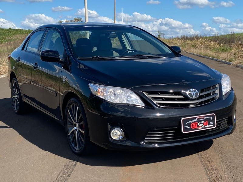 Toyota COROLLA GLi 1.8 2013 CARSUL VEÍCULOS LAJEADO / Carros no Vale