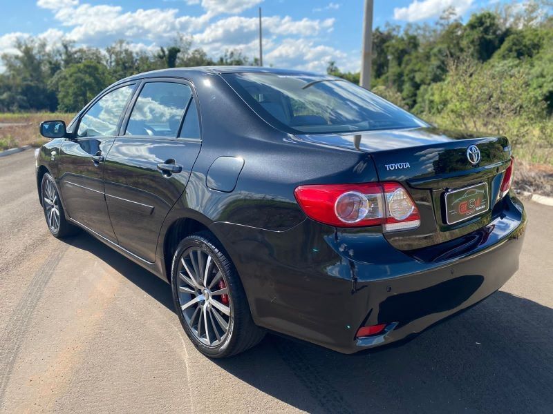 Toyota COROLLA GLi 1.8 2013 CARSUL VEÍCULOS LAJEADO / Carros no Vale
