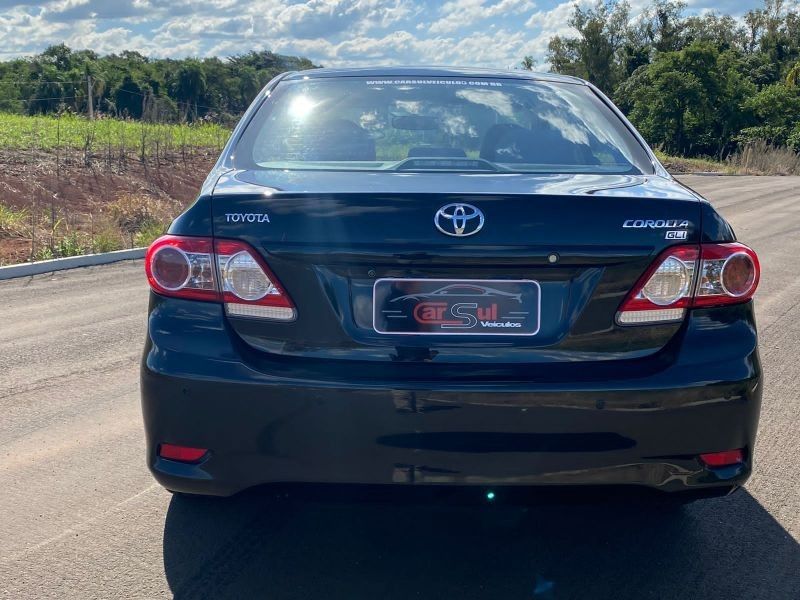 Toyota COROLLA GLi 1.8 2013 CARSUL VEÍCULOS LAJEADO / Carros no Vale