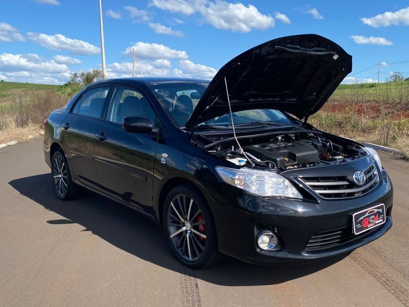 Toyota COROLLA GLi 1.8 2013 CARSUL VEÍCULOS LAJEADO / Carros no Vale