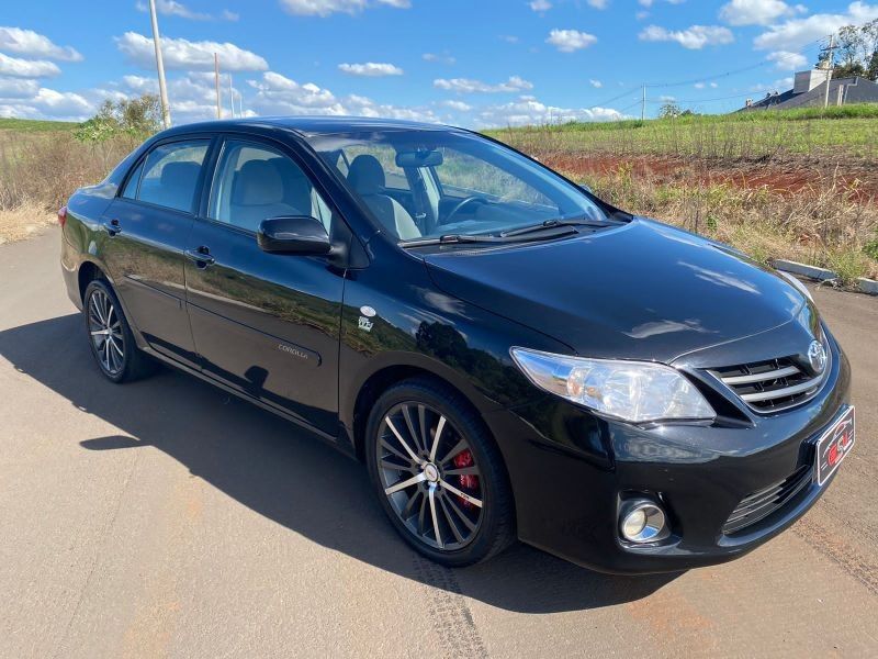 Toyota COROLLA GLi 1.8 2013 CARSUL VEÍCULOS LAJEADO / Carros no Vale