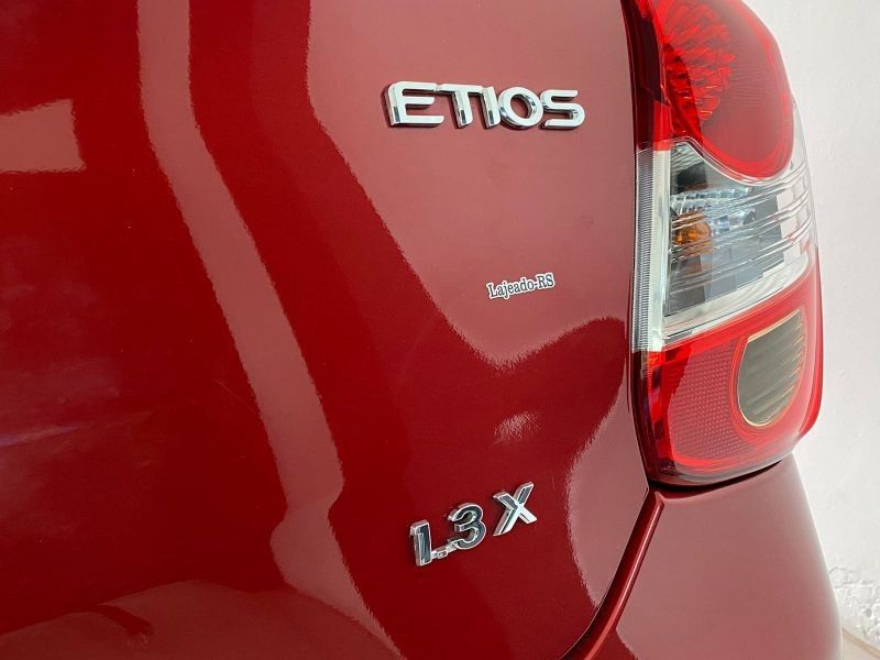 Toyota ETIOS X 1.3 2017 CARSUL VEÍCULOS LAJEADO / Carros no Vale