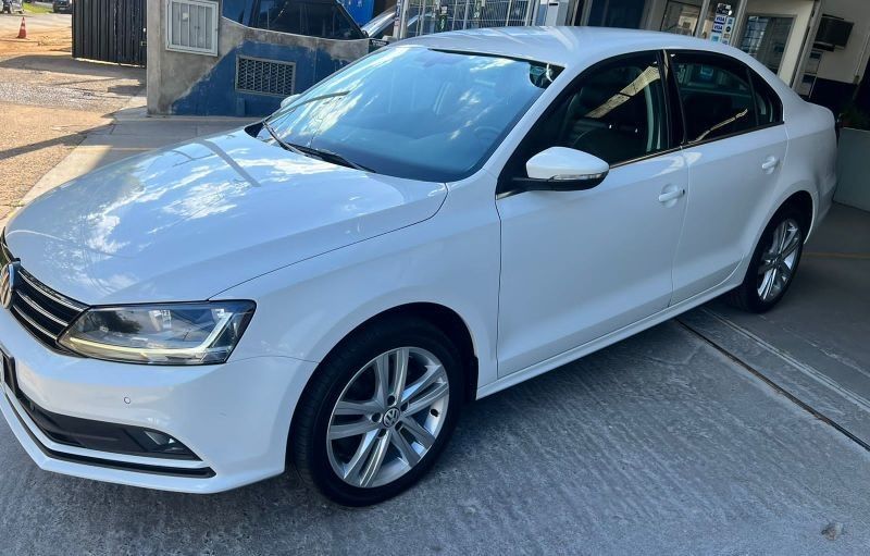 Volkswagen JETTA HIGHLINE 2.0 2018 CARSUL VEÍCULOS LAJEADO / Carros no Vale