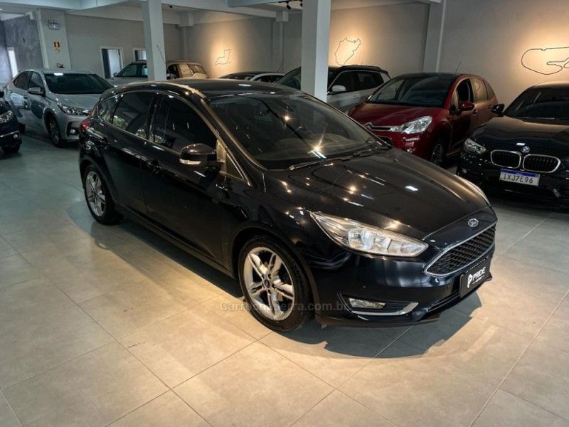 FORD FOCUS 1.6 SE 16V 2017/2018 PRIDE MOTORS CAXIAS DO SUL / Carros no Vale