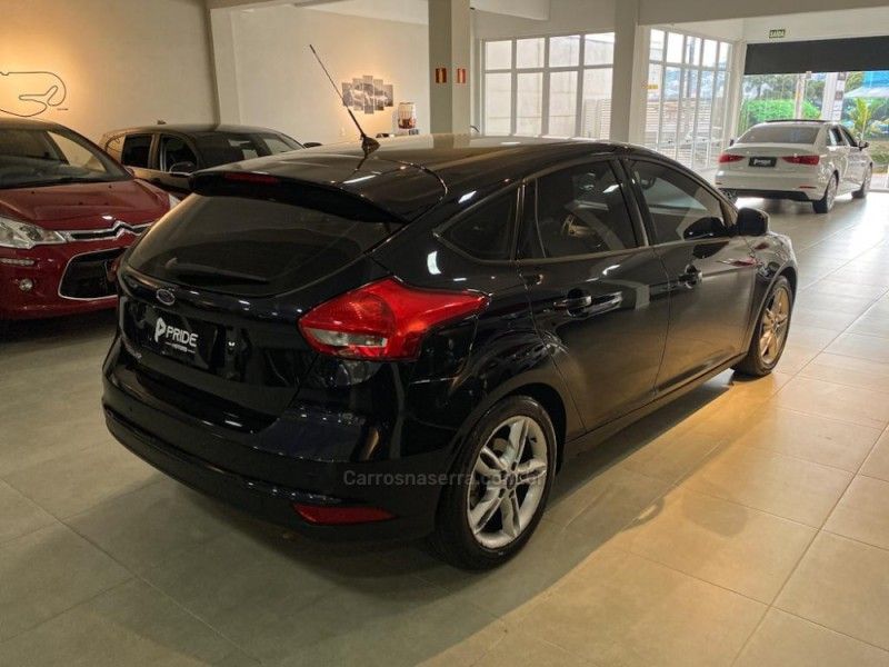 FORD FOCUS 1.6 SE 16V 2017/2018 PRIDE MOTORS CAXIAS DO SUL / Carros no Vale