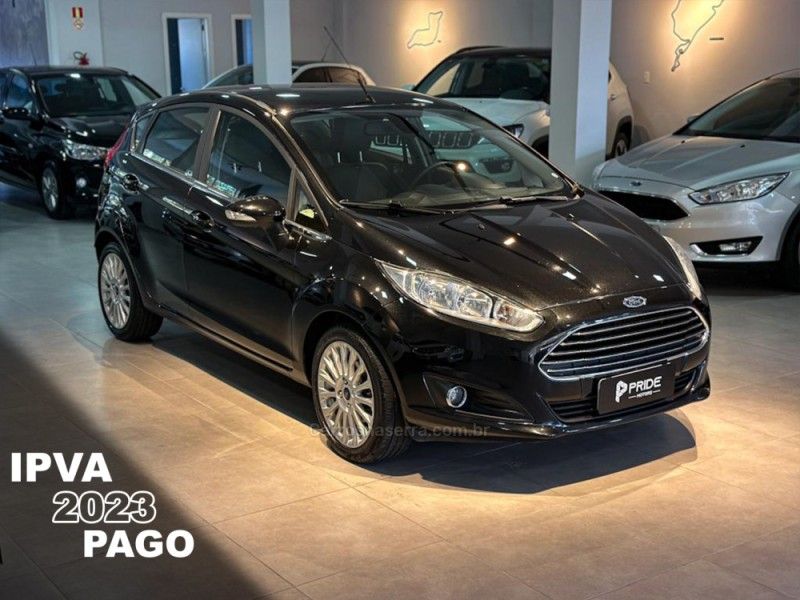 FORD FIESTA 1.6 TITANIUM PLUS HATCH 16V 2015/2016 PRIDE MOTORS CAXIAS DO SUL / Carros no Vale