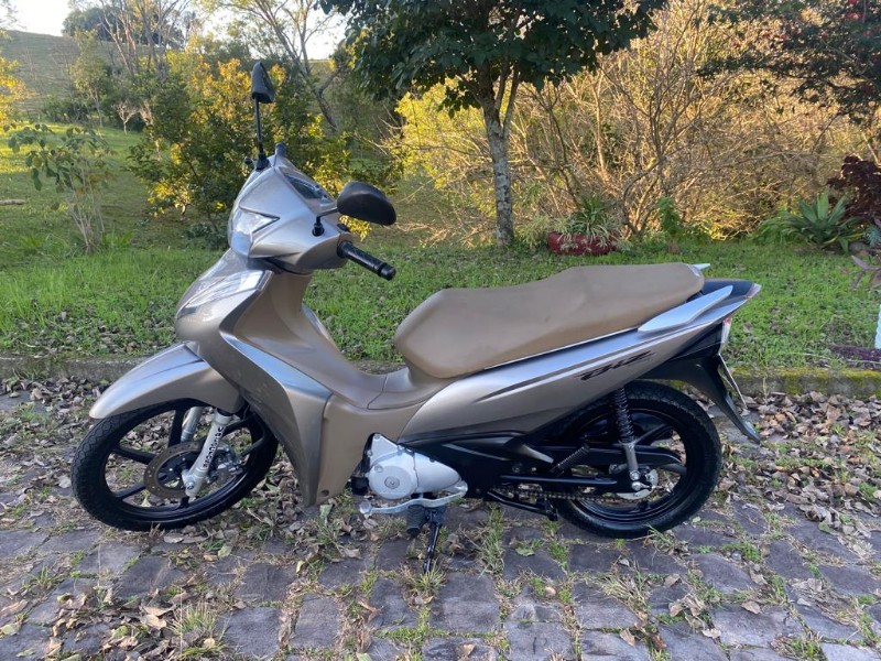 HONDA MOTOS BIZ 125 /2019 RT 811 VEÍCULOS ARROIO DO MEIO / Carros no Vale