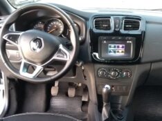 RENAULT LOGAN 1.0 ZEN 12V 2021/2022 AUTO SHOW SANTA CRUZ DO SUL / Carros no Vale