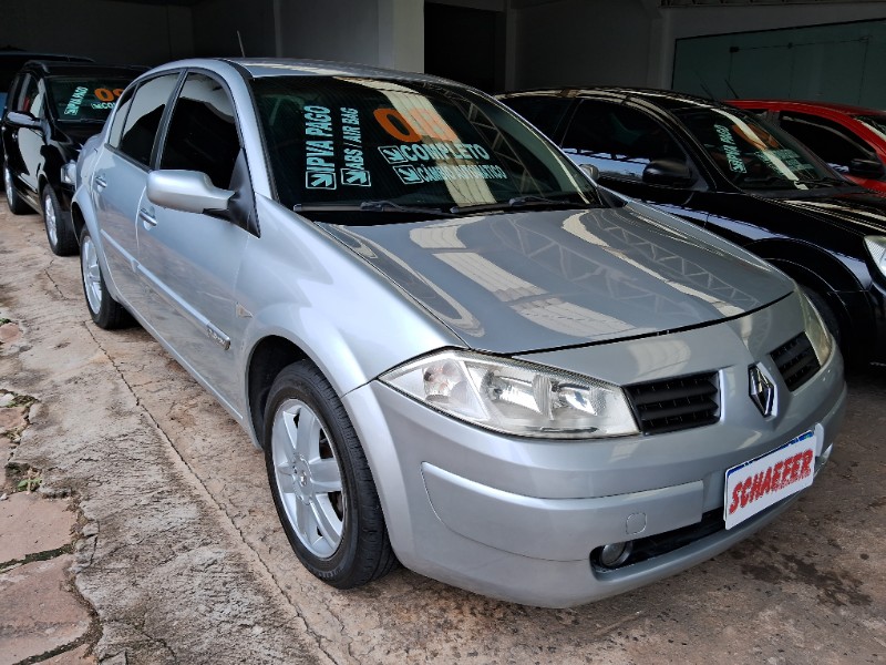 RENAULT MEGANE SEDAN DYNAMIQUE 2.0 2008/2008 SCHAEFER AUTOMÓVEIS TEUTÔNIA / Carros no Vale