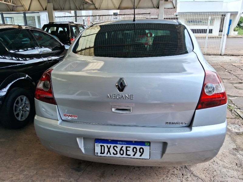 RENAULT MEGANE SEDAN DYNAMIQUE 2.0 2008/2008 SCHAEFER AUTOMÓVEIS TEUTÔNIA / Carros no Vale