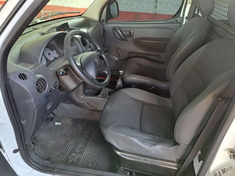 Peugeot Partner Furgão 1.6 16V Flex 2017/2018 CAMINHÕES & CAMIONETAS PASSO FUNDO / Carros no Vale
