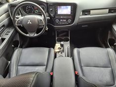 Mitsubishi Outlander 2.0 16V 160cv Aut. 2014/2015 CAMINHÕES & CAMIONETAS PASSO FUNDO / Carros no Vale