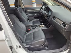 Mitsubishi Outlander 2.0 16V 160cv Aut. 2014/2015 CAMINHÕES & CAMIONETAS PASSO FUNDO / Carros no Vale