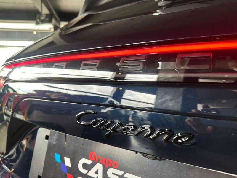 Porsche Cayenne PLATINUM EDITION V6 E-HYBRID 2022/2023 CASTELLAN E TOMAZONI MOTORS CAXIAS DO SUL / Carros no Vale