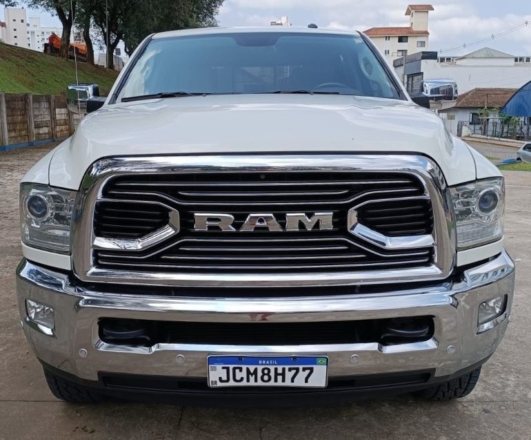 Dodge Ram 2500 H.DUTY 6.7 SLT 24V CD 4×4 Dies 2018/2018 CAMINHÕES & CAMIONETAS PASSO FUNDO / Carros no Vale