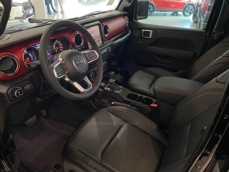 JEEP WRANGLER 2.0 RUBICON 4X4 AT8 16V 2023/2024 ÓTIMA CAR FLORES DA CUNHA / Carros no Vale