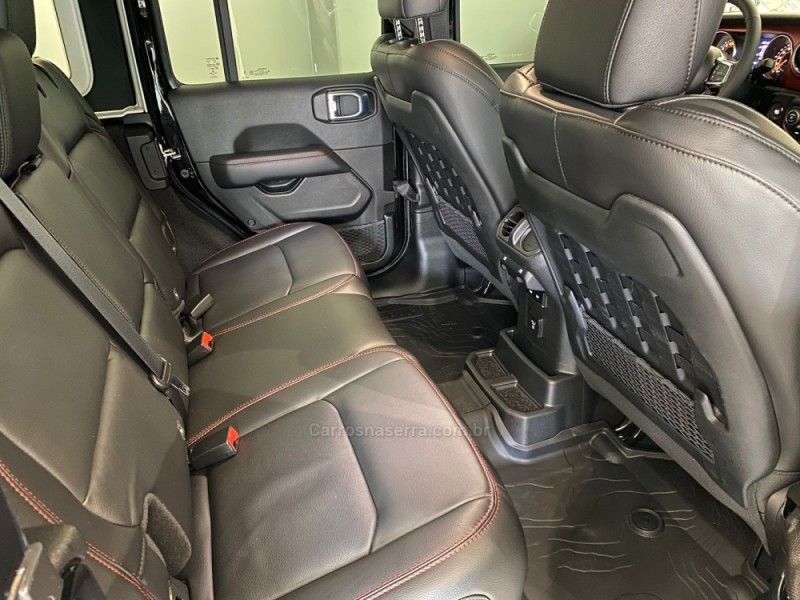 JEEP WRANGLER 2.0 RUBICON 4X4 AT8 16V 2023/2024 ÓTIMA CAR FLORES DA CUNHA / Carros no Vale