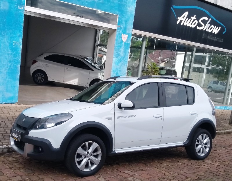 RENAULT SANDERO 1.6 STEPWAY 16V FLEX 4P AUTOMÁTICO 2013/2014 AUTO SHOW SANTA CRUZ DO SUL / Carros no Vale