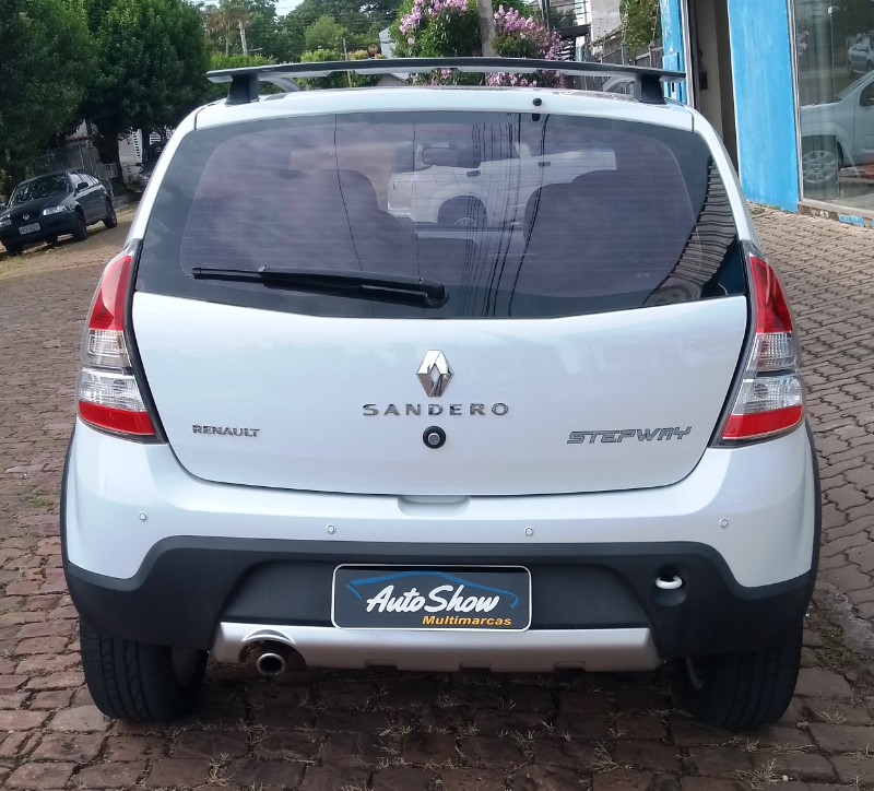 RENAULT SANDERO 1.6 STEPWAY 16V FLEX 4P AUTOMÁTICO 2013/2014 AUTO SHOW SANTA CRUZ DO SUL / Carros no Vale