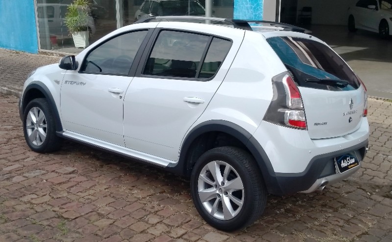 RENAULT SANDERO 1.6 STEPWAY 16V FLEX 4P AUTOMÁTICO 2013/2014 AUTO SHOW SANTA CRUZ DO SUL / Carros no Vale