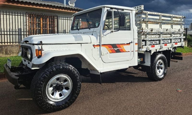 Toyota Bandeirante Band.Picape Chassi Longo Diesel 4×4 1982/1982 CAMINHÕES & CAMIONETAS PASSO FUNDO / Carros no Vale