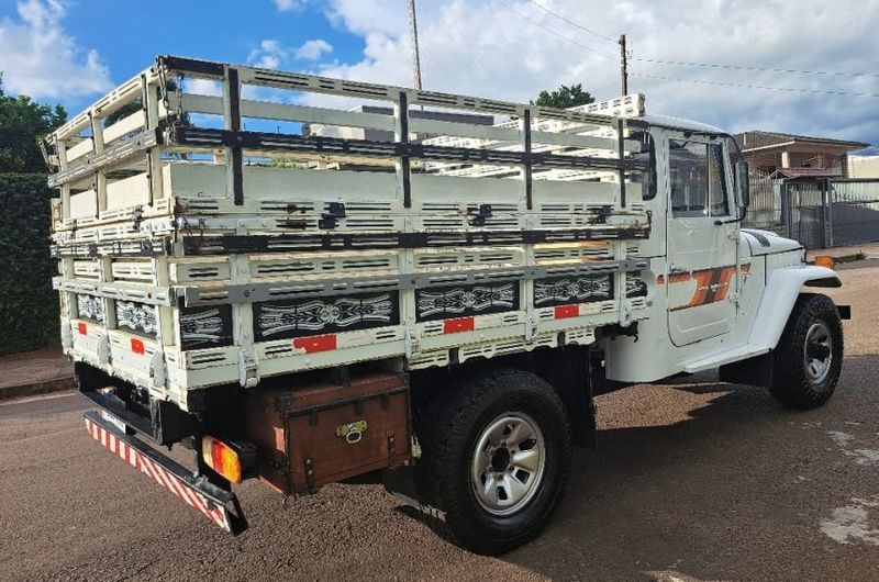 Toyota Bandeirante Band.Picape Chassi Longo Diesel 4×4 1982/1982 CAMINHÕES & CAMIONETAS PASSO FUNDO / Carros no Vale