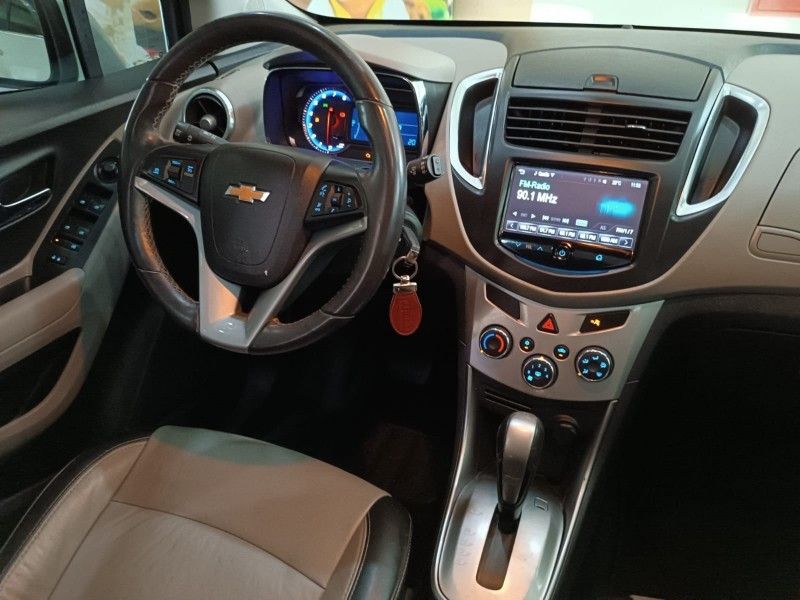 Chevrolet TRACKER LTZ 1.8 2015 HÉLIO AUTOMÓVEIS LAJEADO / Carros no Vale