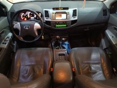 Toyota HILUX CAB.DUPLA SRV 3.0 TB-IC 2012 HÉLIO AUTOMÓVEIS LAJEADO / Carros no Vale