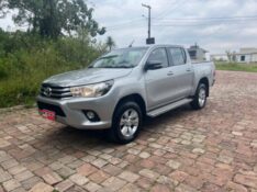 TOYOTA HILUX 2.8 D-4D TURBO DIESEL CD SR 4X4 AUTOMÁTICO 2016/2016 ELY AUTOMÓVEIS LAJEADO / Carros no Vale