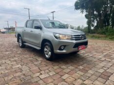 TOYOTA HILUX 2.8 D-4D TURBO DIESEL CD SR 4X4 AUTOMÁTICO 2016/2016 ELY AUTOMÓVEIS LAJEADO / Carros no Vale