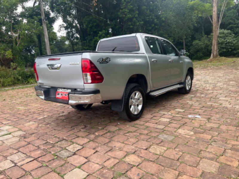 TOYOTA HILUX 2.8 D-4D TURBO DIESEL CD SR 4X4 AUTOMÁTICO 2016/2016 ELY AUTOMÓVEIS LAJEADO / Carros no Vale