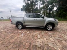 TOYOTA HILUX 2.8 D-4D TURBO DIESEL CD SR 4X4 AUTOMÁTICO 2016/2016 ELY AUTOMÓVEIS LAJEADO / Carros no Vale