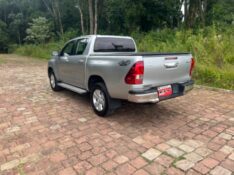 TOYOTA HILUX 2.8 D-4D TURBO DIESEL CD SR 4X4 AUTOMÁTICO 2016/2016 ELY AUTOMÓVEIS LAJEADO / Carros no Vale