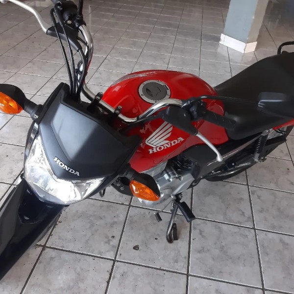 HONDA MOTOS CG 125 FAN 2017/2017 RENAUTO VEÍCULOS LAJEADO / Carros no Vale