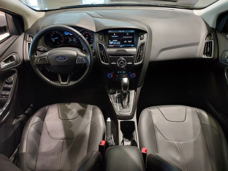 Ford Focus Sedan FASTBACK TITANIUM 2.0 16V 2016 2015/2016 BETIOLO NOVOS E SEMINOVOS LAJEADO / Carros no Vale