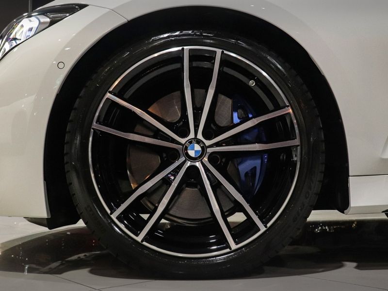 BMW 320i M Sport 2023/2024 VIA BELLA VEÍCULOS ESPECIAIS CAXIAS DO SUL / Carros no Vale