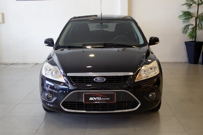 FORD FOCUS 1.6 8V FLEX 4P MANUAL 2010/2011 BENTO MOTORS BENTO GONÇALVES / Carros no Vale