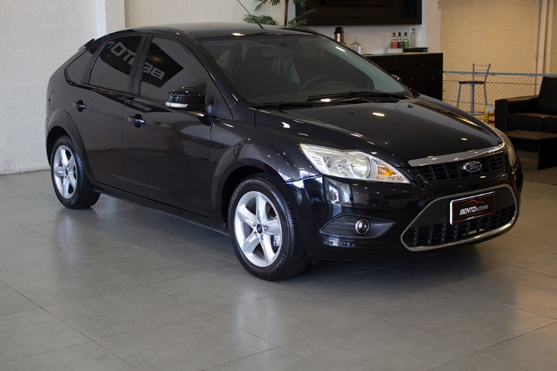 FORD FOCUS 1.6 8V FLEX 4P MANUAL 2010/2011 BENTO MOTORS BENTO GONÇALVES / Carros no Vale