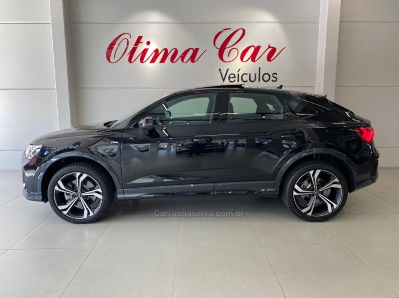 AUDI Q3 2.0 TFSI SPORTBACK PERFORMANCE BLACK QUATTRO 2023/2024 ÓTIMA CAR FLORES DA CUNHA / Carros no Vale