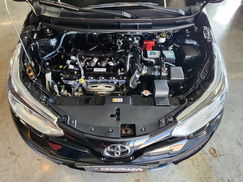 Toyota Yaris XL PLUS CONNECT / 4 PNEUS NOVOS / UNICA DONA 2021/2022 CASTELLAN E TOMAZONI MOTORS CAXIAS DO SUL / Carros no Vale
