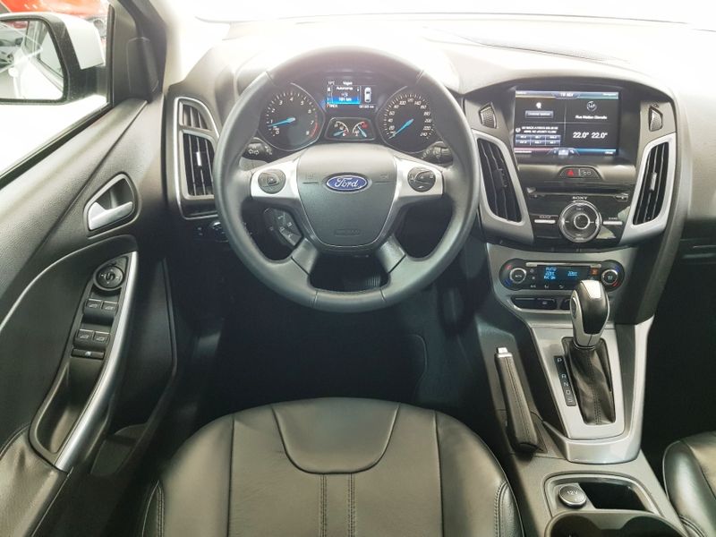 Ford Focus 2.0 TITANIUM PLUS HATCH 16V FLEX 4P AUTO 2014/2015 ADVANT AUTOMÓVEIS CAXIAS DO SUL / Carros no Vale