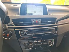 BMW X1 S20I ACTIVEFLEX 2018/2019 CARRO DEZ NOVO HAMBURGO / Carros no Vale
