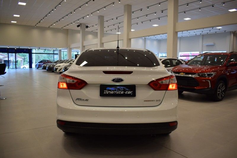 Ford FOCUS SEDAN 2.0 2015 DINAMICA-CAR VENÂNCIO AIRES / Carros no Vale