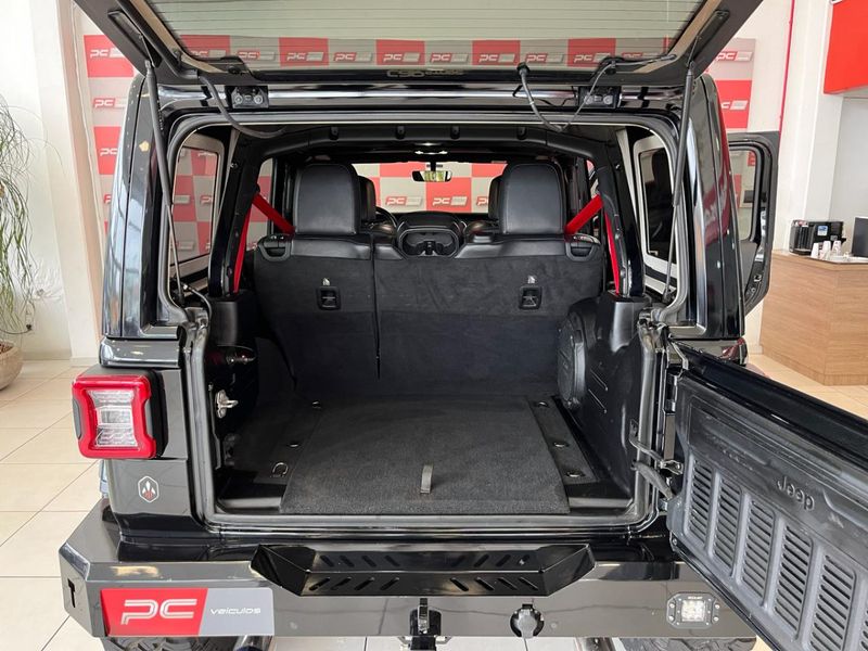 Jeep Wrangler SAHARA Overland 2.0 4×4 2019/2019 PC VEÍCULOS SANTA CRUZ DO SUL / Carros no Vale