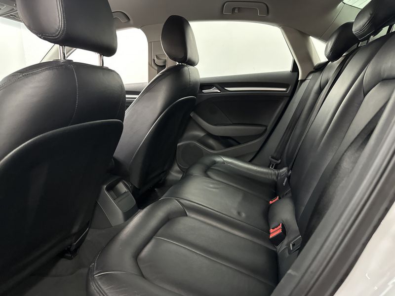 Audi A3 Sedan 1.4 TFSI Tiptronic 2015/2016 CIRNE AUTOMÓVEIS SANTA MARIA / Carros no Vale