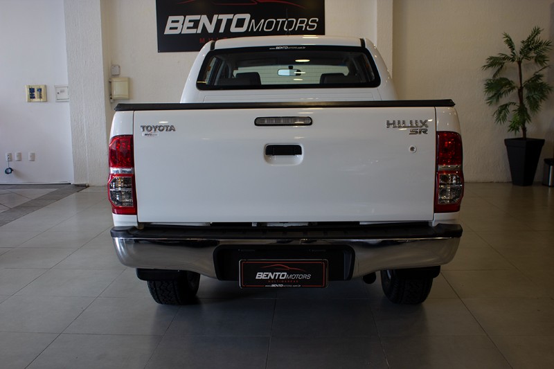 TOYOTA HILUX 2.7 SR 4X2 CD 16V 2014/2014 BENTO MOTORS BENTO GONÇALVES / Carros no Vale