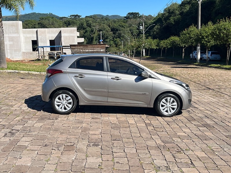 HYUNDAI HB20 1.6 COMFORT PLUS 16V FLEX 4P AUTOMÁTICO 2019/2019 BOSCO AUTOMÓVEIS GUAPORÉ / Carros no Vale
