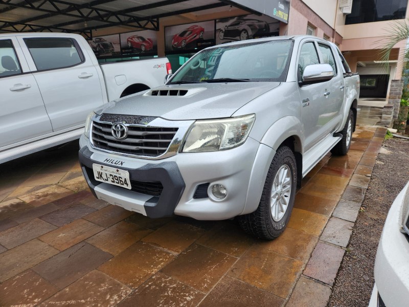 TOYOTA HILUX CD SRV 3.0 4X4 2012/2013 TS VEÍCULOS ANTA GORDA / Carros no Vale