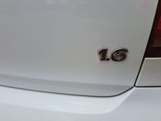 Volkswagen Fox Trend Line 1.6 Mi Total Flex 8V 5p 2013/2014 CAMINHÕES & CAMIONETAS PASSO FUNDO / Carros no Vale